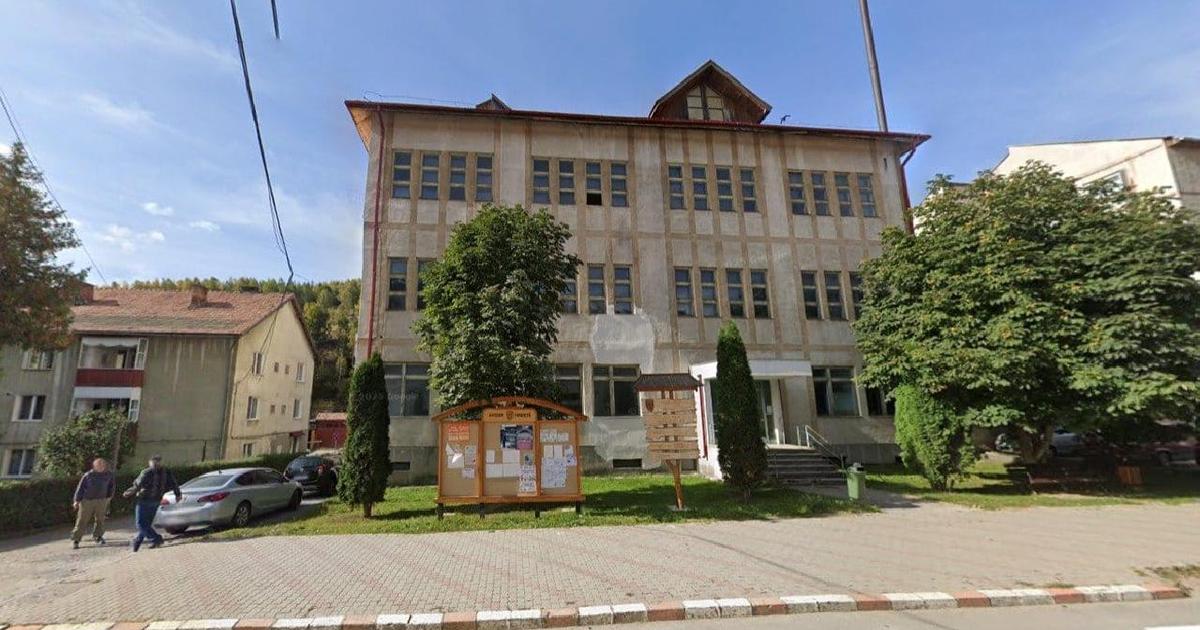 Cladire comerciala 1.451 mp + Teren 1.223 mp - Bălan