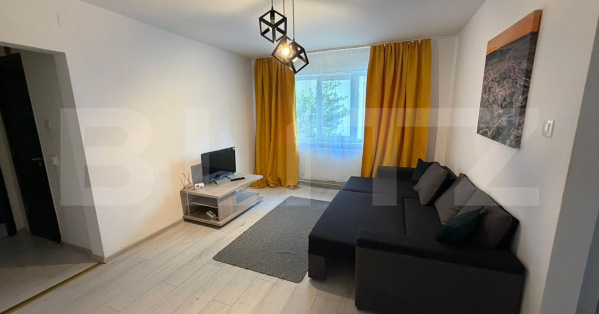 Apartament cu doua camere, 55 mp, semidecmandat, zona Cetate