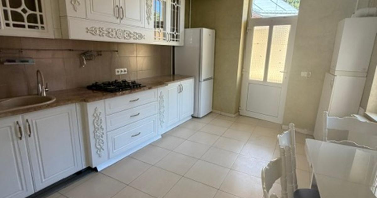 Apartament spatios , situat Central