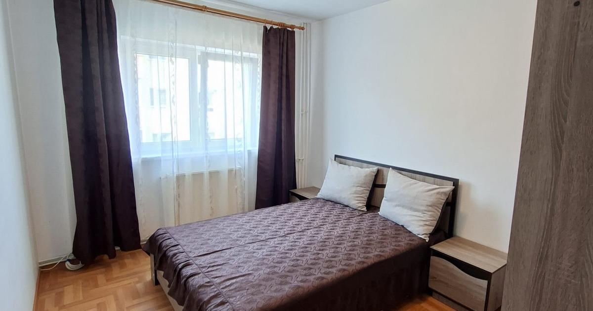 Inchiriez apartament 4 camere et intermediar cu parcare