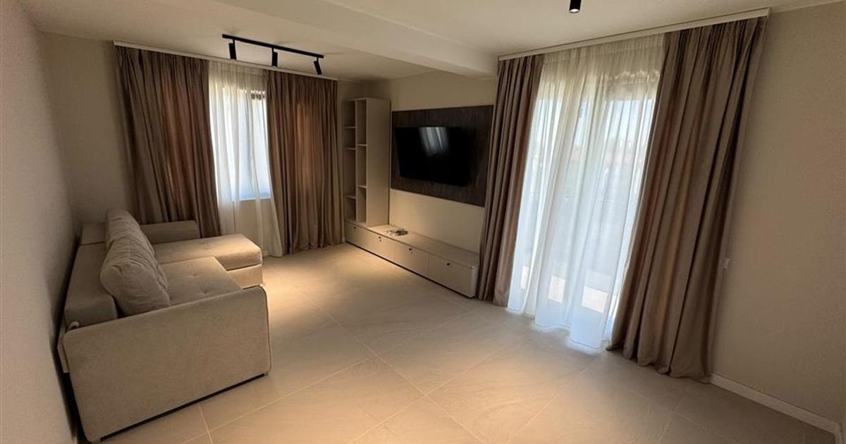 Apartament 2 cam, bloc nou, etaj 1, central, parcare, prima inchiriere
