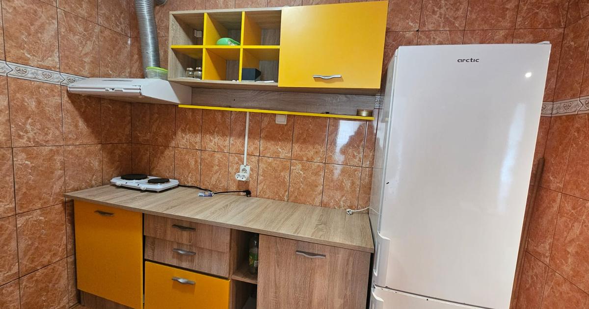 De închiriat 2 camere decomandate, etajul 2,  Micro 21, Bloc stradal