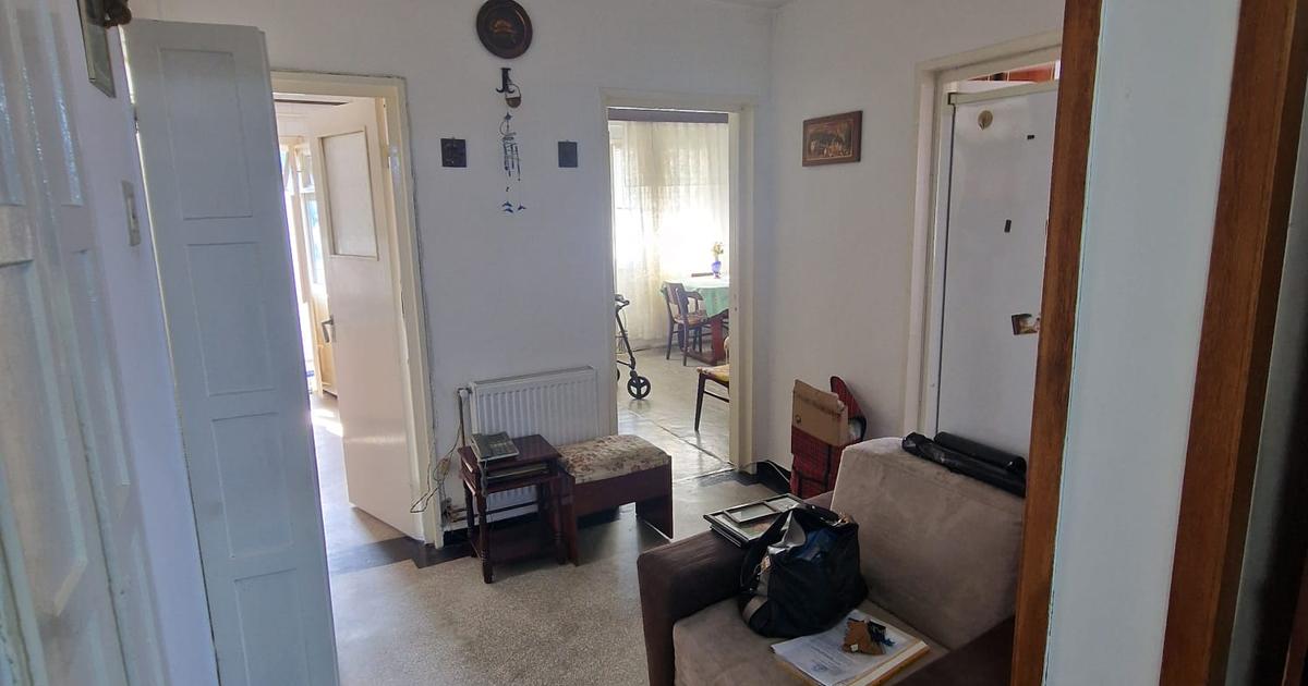 Se inchiriaza apartament,decomandat doua camere,etaj 10/11 ,pret 1300ron/luna