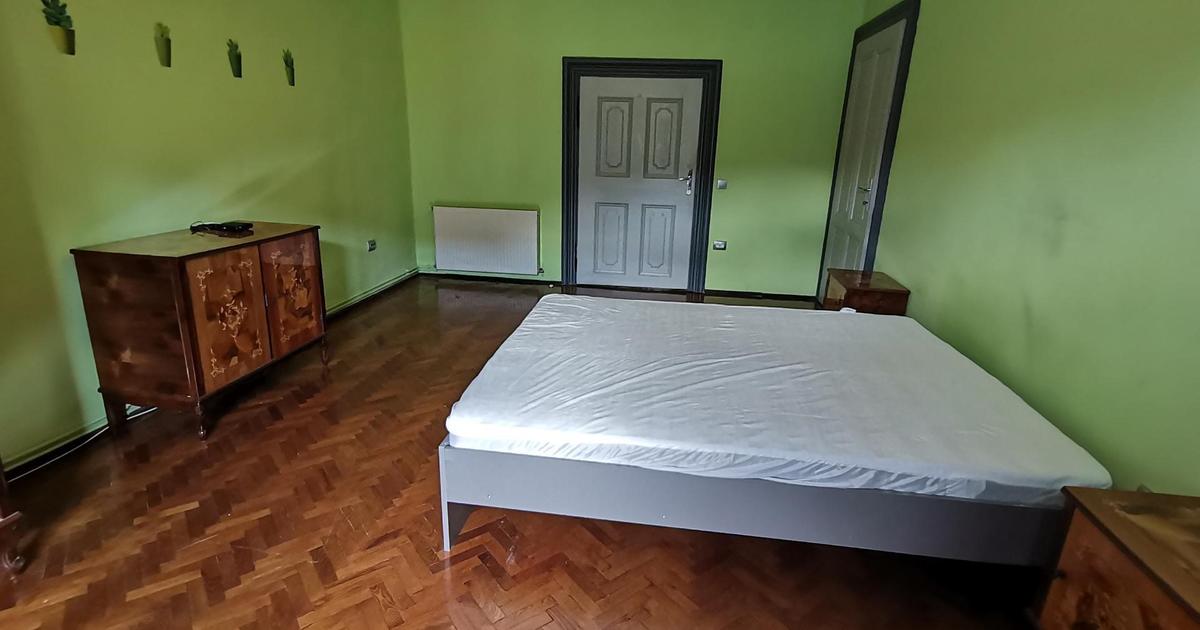 INCHIRIEZ apartament 2 camere la casa,renovat,zona Orasul de Jos