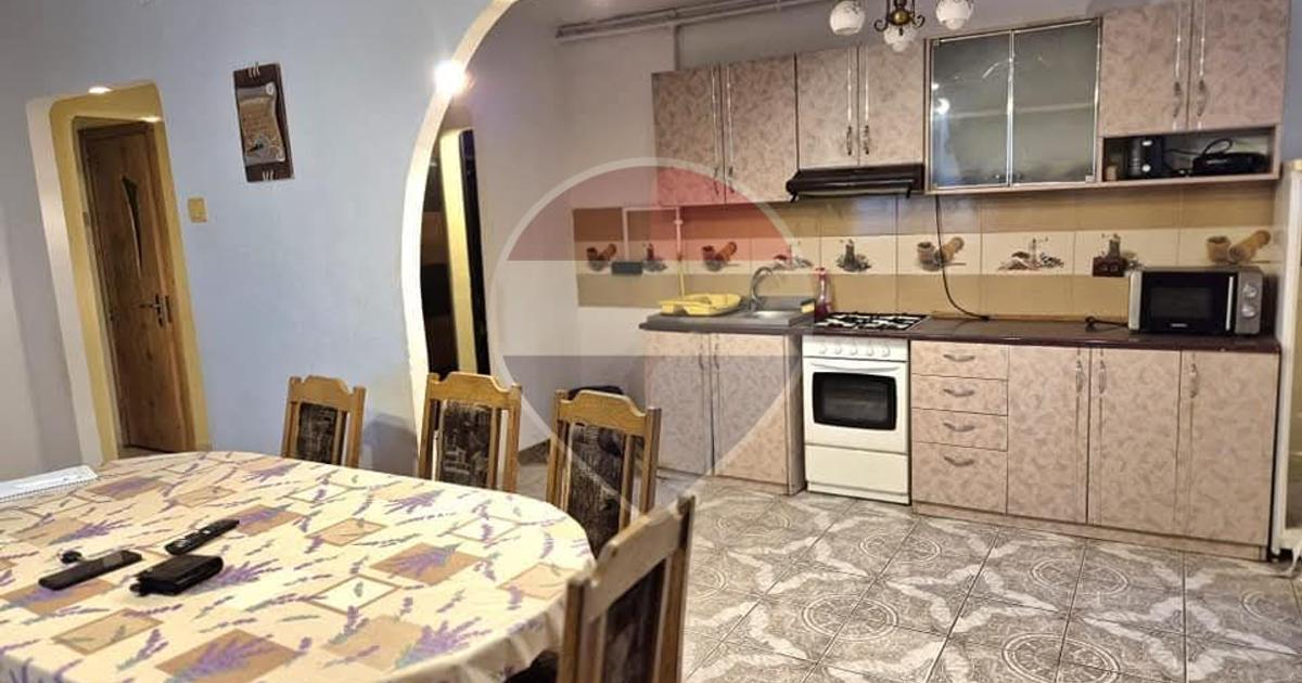 Apartament cu 4 camere de închiriat în zona Central