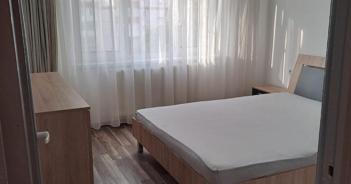 Trei camere, doua bai, bucatarie mare, langa parc