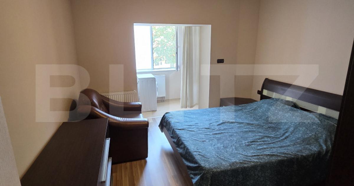 Apartament de închiriat cu 3 camere, cartier Brădet