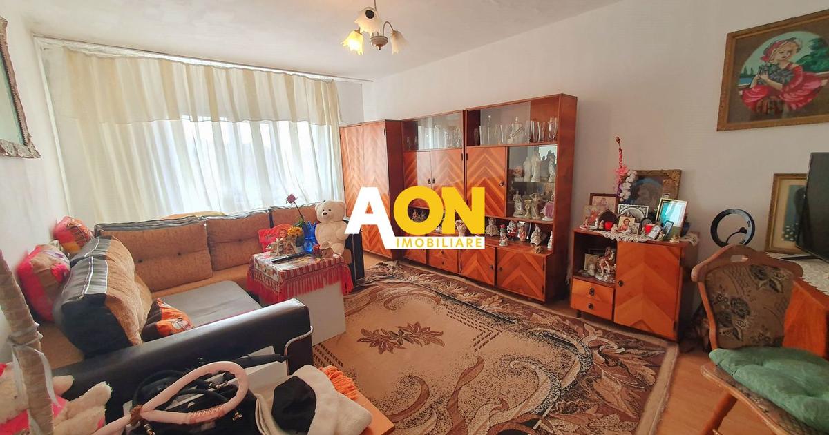 Apartament 3 camere, decomandat, 2 bai, zona Kaufland