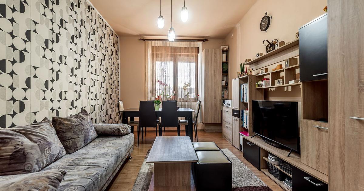 Apartament în centru cu acces auto și garaj propriu
