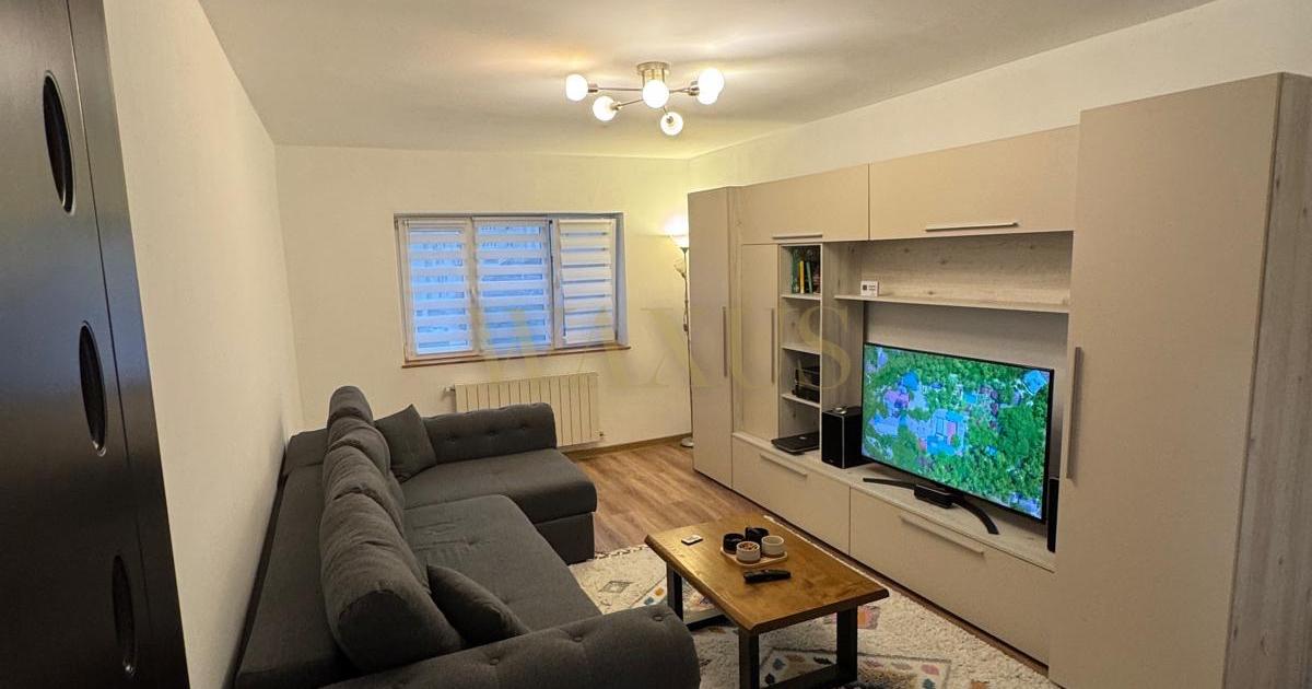 Apartament 2 camere, decomandat, dublă orientare, etaj 3, zona centrală
