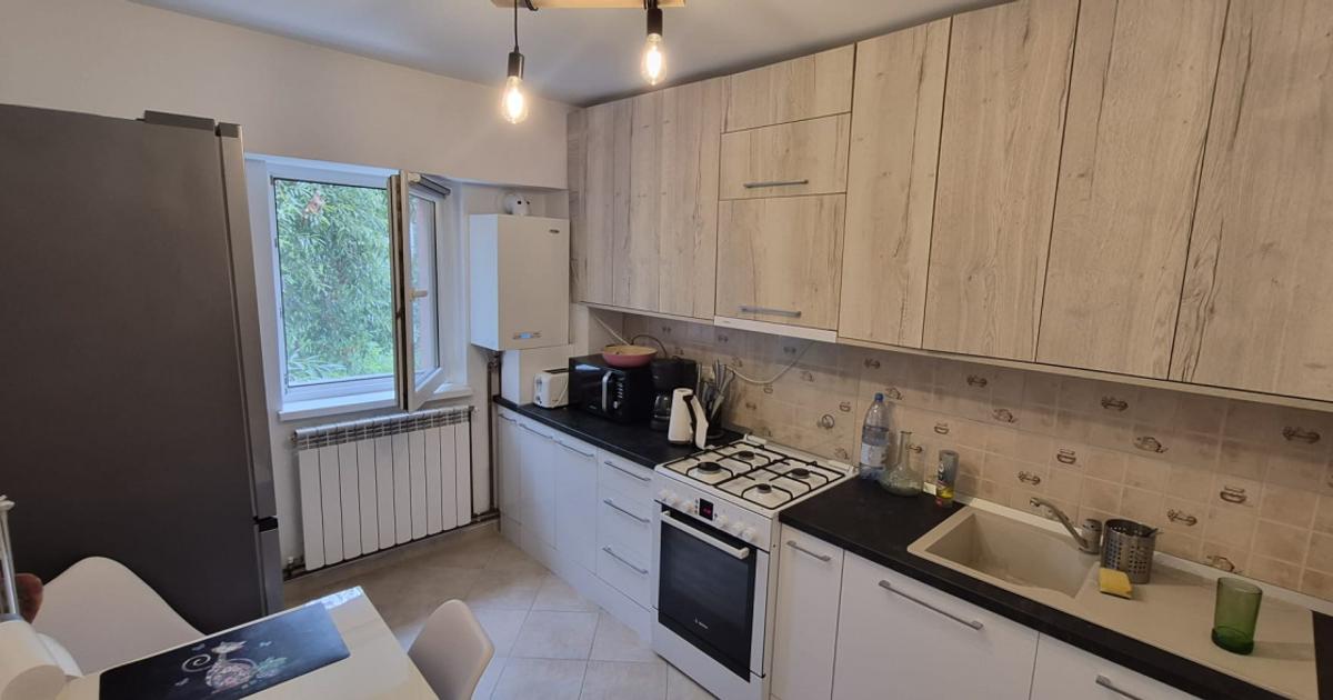 Apartament 2 camere , decomandat, et. 3, strada  Andrei Muresanu