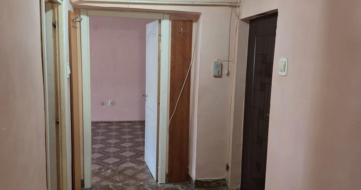 Apartament 2 camere 54 mp, decomandat, et. 3, zona Piata mare