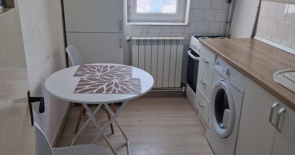 Apartament 2 camere zona Liceul Mihai Eminescu , etaj 9 cu lift nou , mobilat