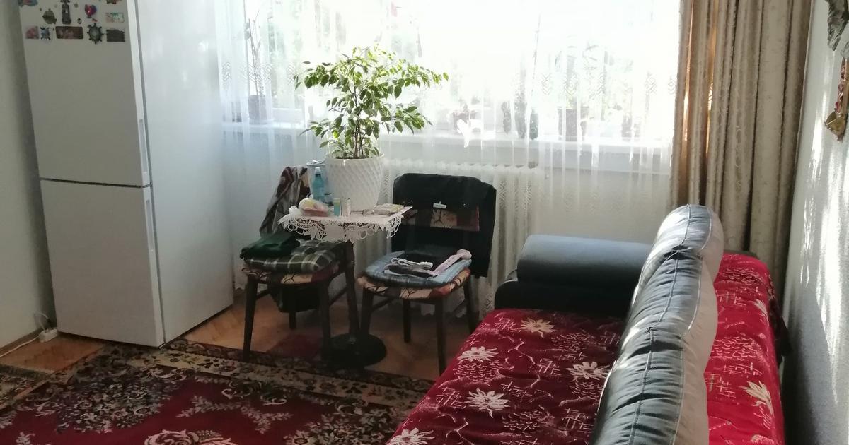 Apartament la parter cu balcon pretabil locuit/birou