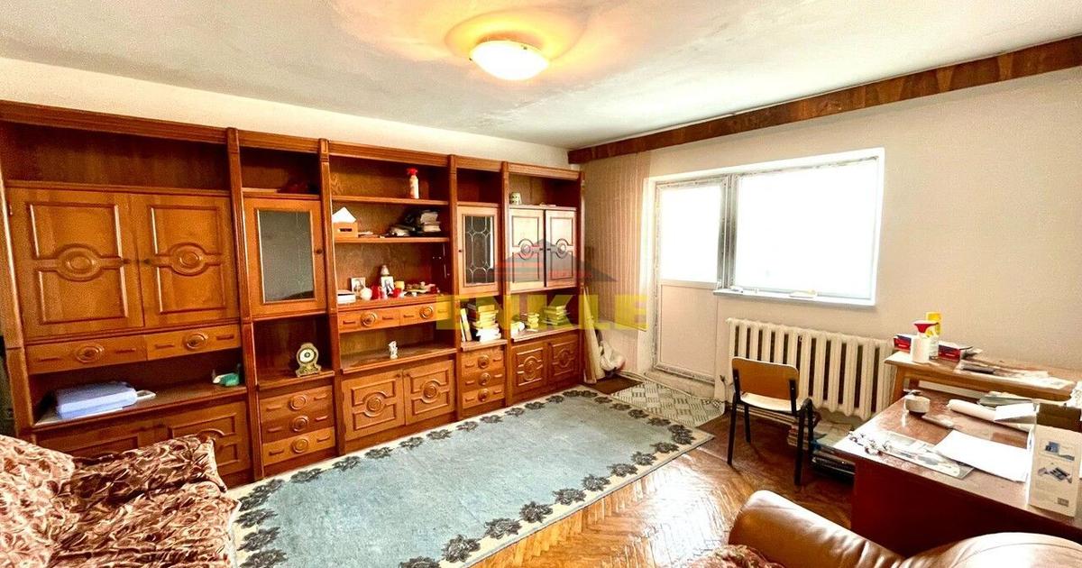 De vânzare apartament cu 3 camere decomandat, zona Capăt 1