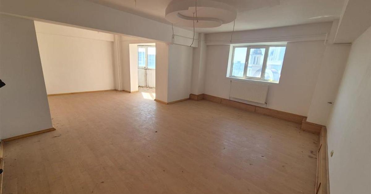 LIBER! 4 camere transformat in 3 camere, bloc cu lift, decomandat, Bariera