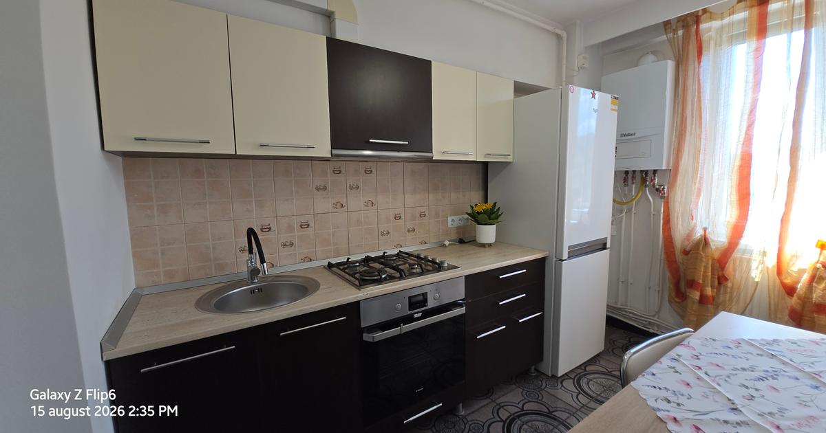 Vand apartament 2 camere decomandat in Deva, zona 22 Decembrie,