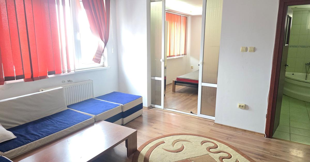 Vand apartament 3 camere in Deva, zona Piata Victoriei, etaj 3, mobilat