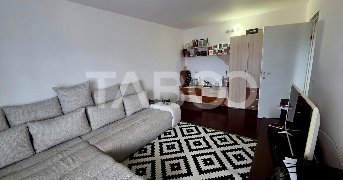 Apartament 3 camere decomnadat de vanzare 72 mp balcon 7 mp