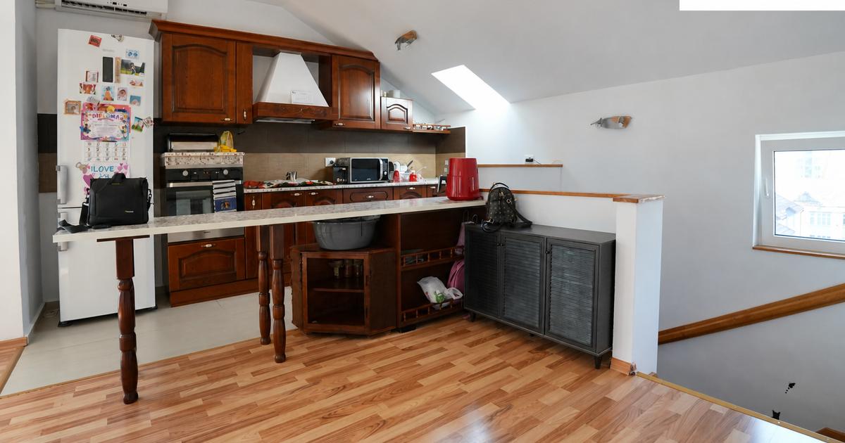 Apartament 3 camere 91 mp, mansarda, P-ta 22 Decembrie, Piatra Neamt