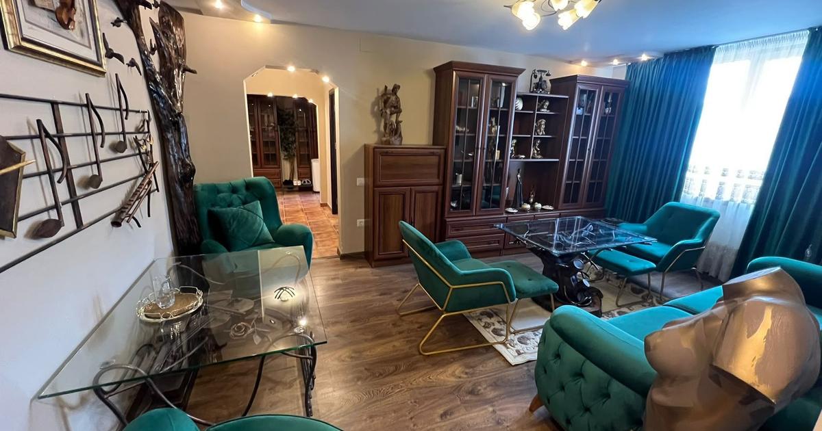 Apartament renovat complet, 69 mp, etaj 8 – Zona Semiluna, Dărmănești