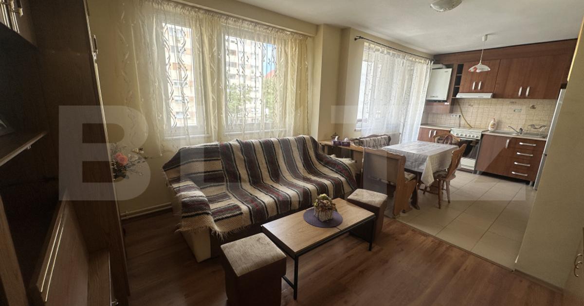 Apartament cu 3 camere, decomandat, 60 mp, zona Centrala