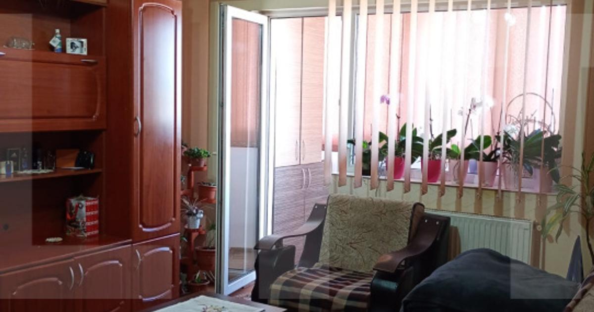 Apartament de vanzare, cu 3 camere, decomandat, 65 mp, cartierul Ciucului