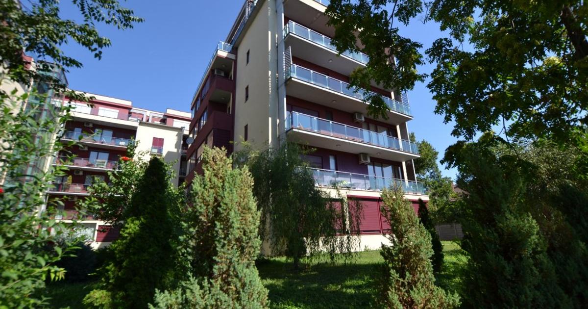 Central, pe malul Begai,   cu parcare