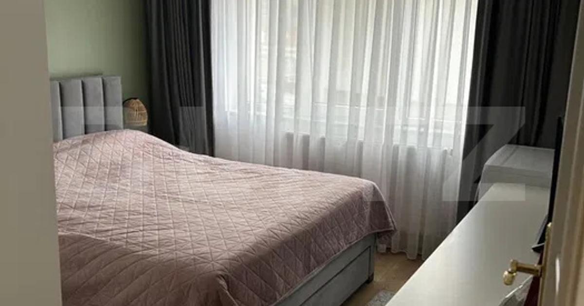 Apartament de vanzare cu 3 camere, 65 mp, garaj, zona Bradet