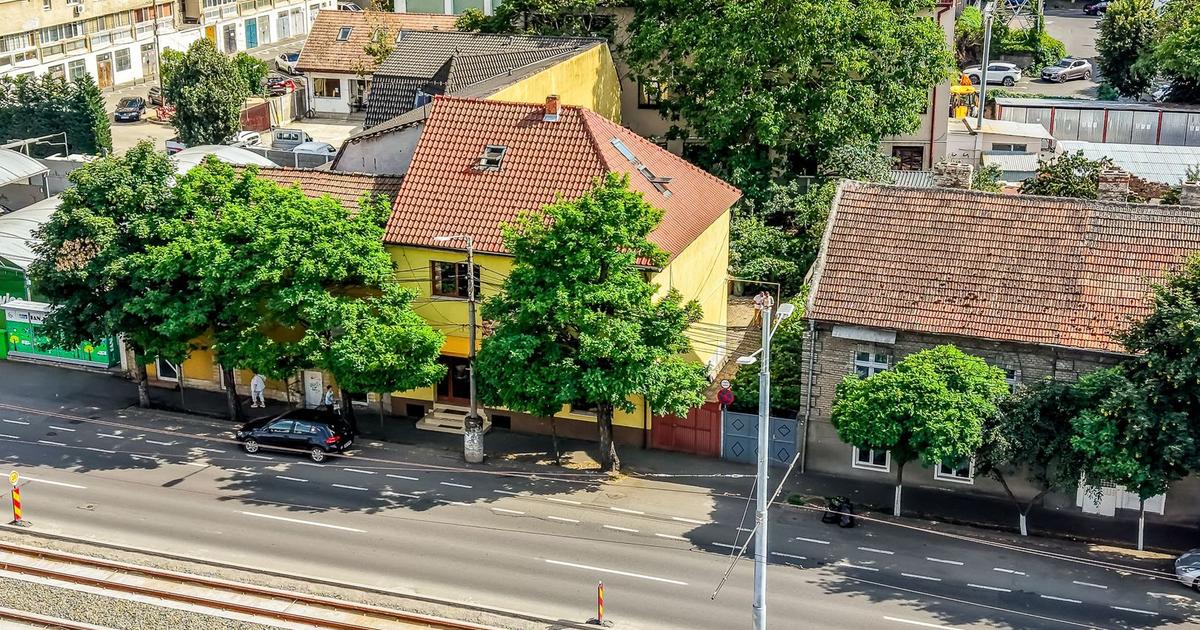 Imobil versatil D+P+E+M | Arteră principală Arad | Curte cu acces auto