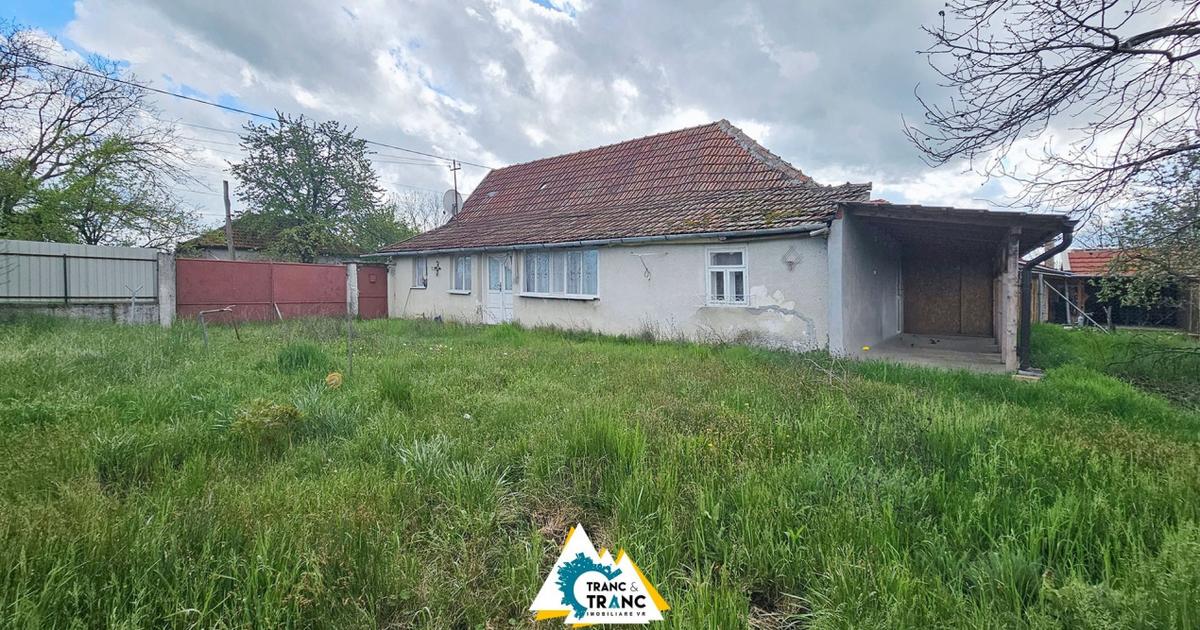 Casă cu 2 camere în stil tradițional, în Iratoșu