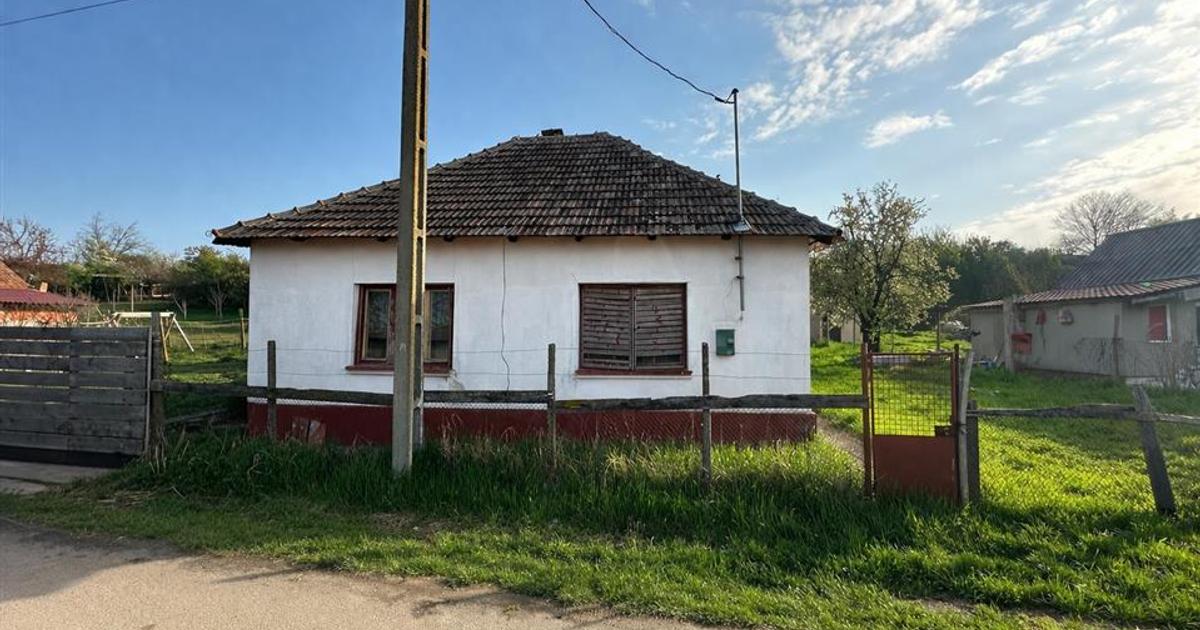 Casa 3 camere + 450 mq de teren, Rosiori