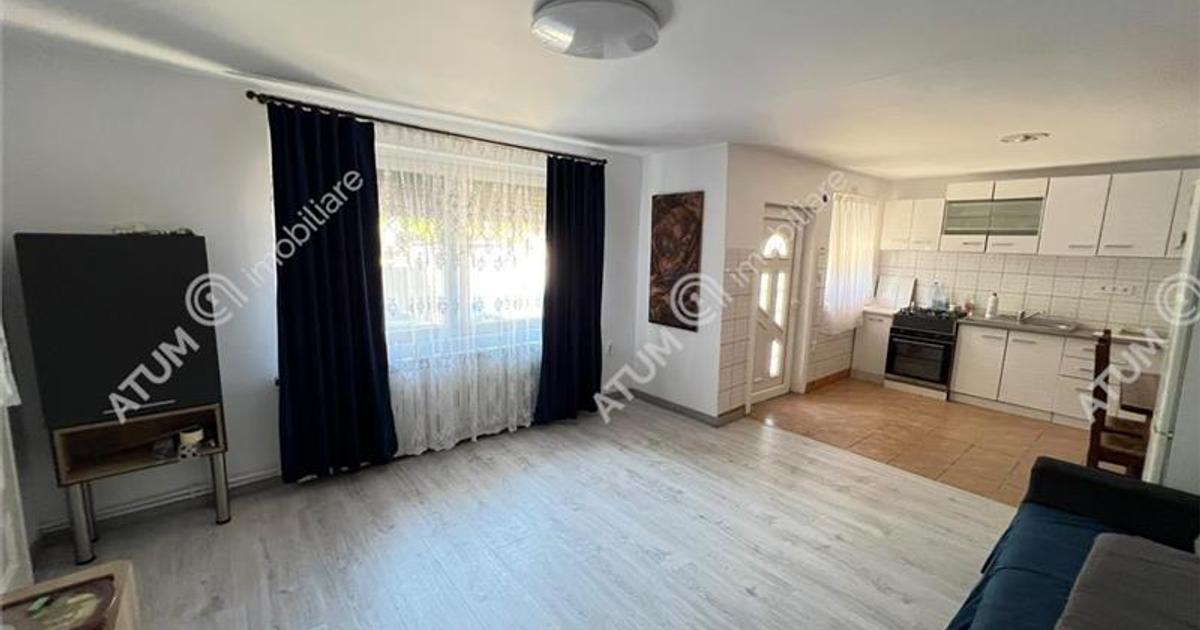 Casa individuala cu 3 camere 3 bucatarii pivnita in Poplaca din Sibiu
