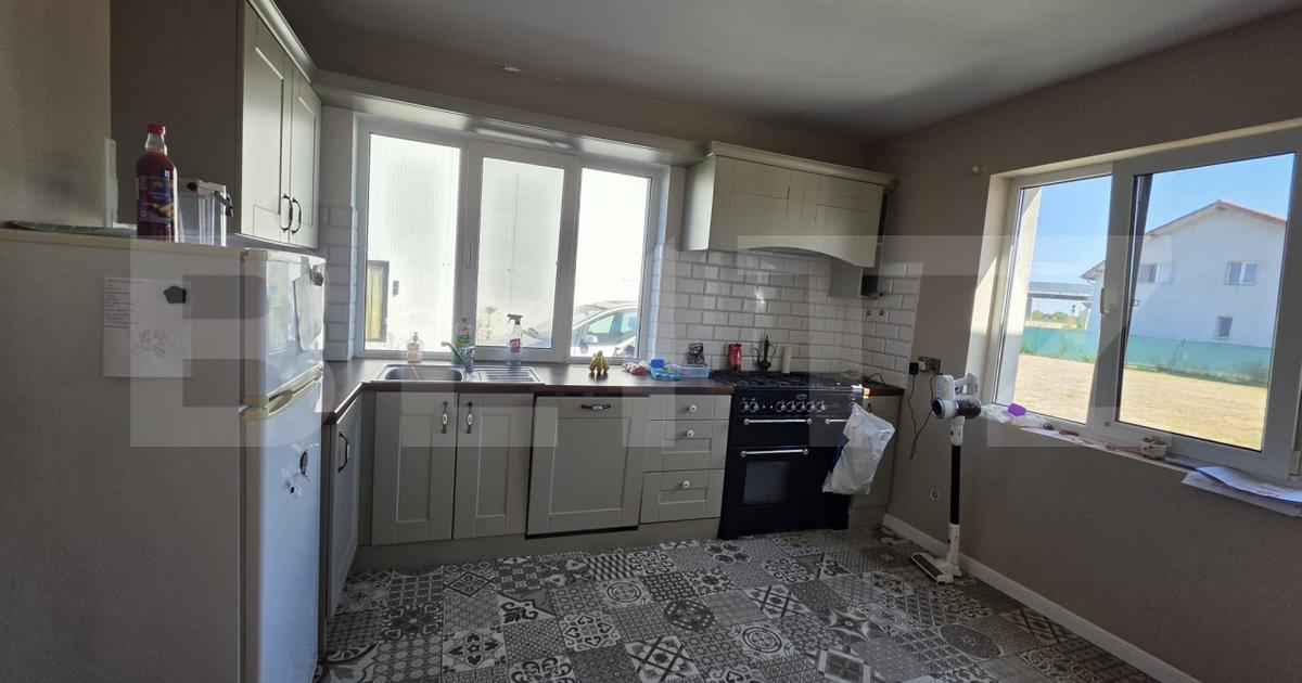 Casa 4 camere 120 mp, teren 5000 mp.. Sud