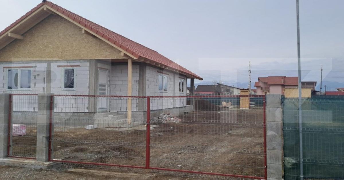 Casă la roșu cu 4 camere, 1134 mp teren, zona Bărăbant