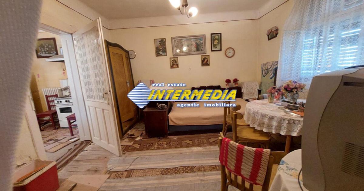 Casa de vanzare in Centru pozitie buna, asfalt, Ideal afacere!