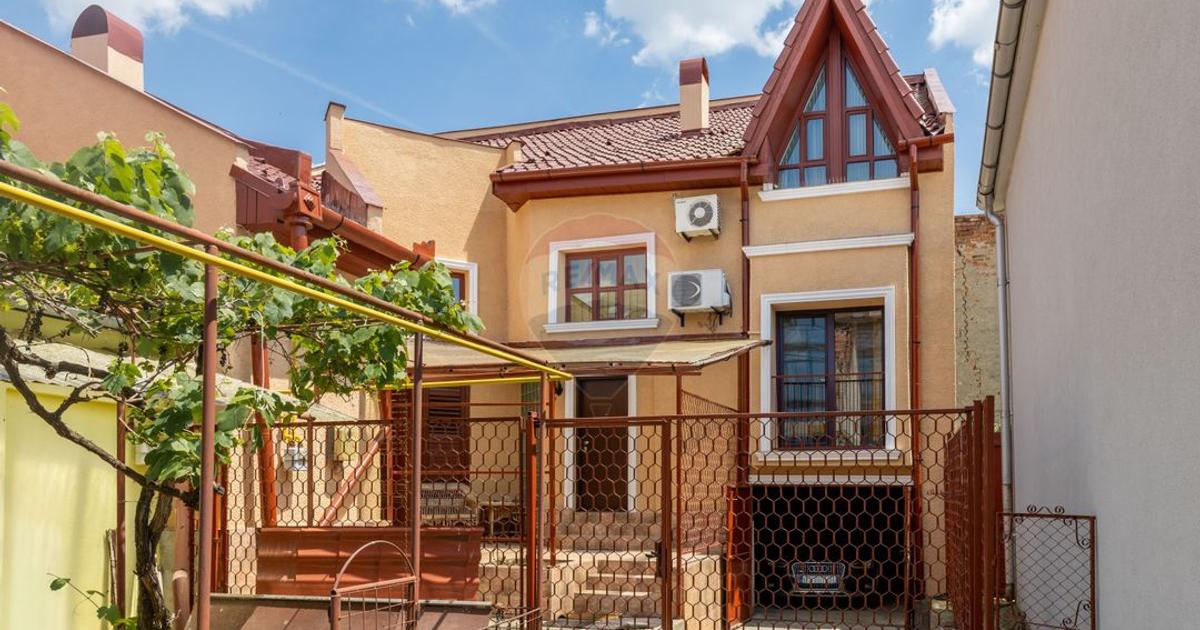 Casă cu 3 camere de vânzare în zona Intim- Str. Andrei Saguna