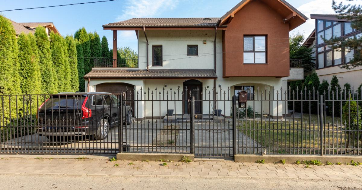 De vânzare vilă 5 camere cu garaj si panouri fotovoltaice, Gherăiești, Bacău