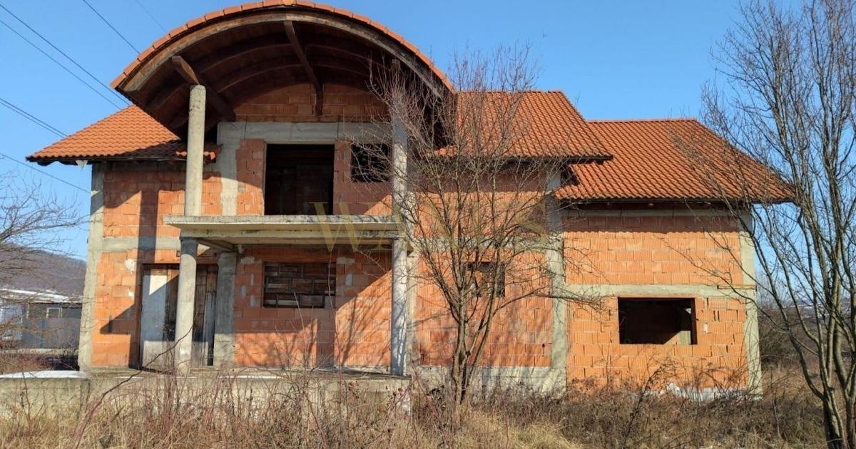Casa la Rosu P+1,teren 10 Arii,zona Viisoara