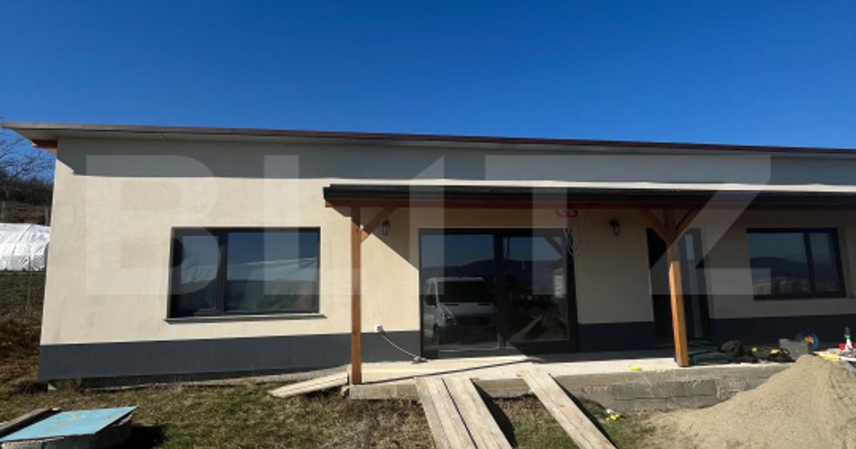 Casă modernă, situată pe Dealul Sigmirului, într-o zonă liniștită