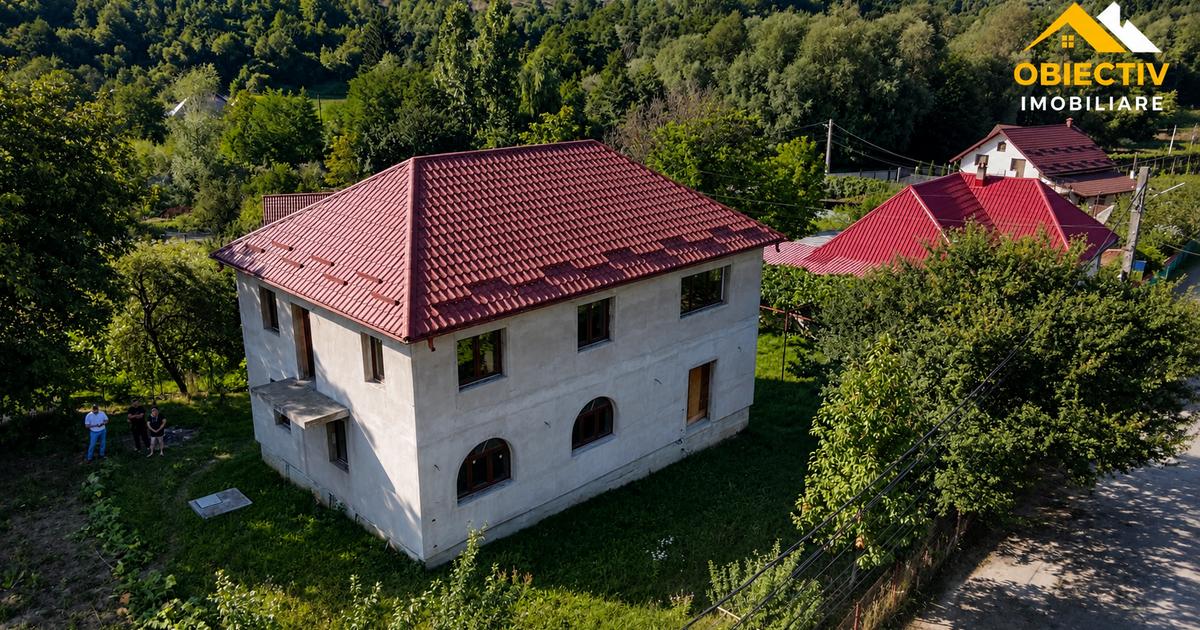 Casa P+E, 222 mp construiti, teren 1.078 mp, Borlesti, jud. Neamt