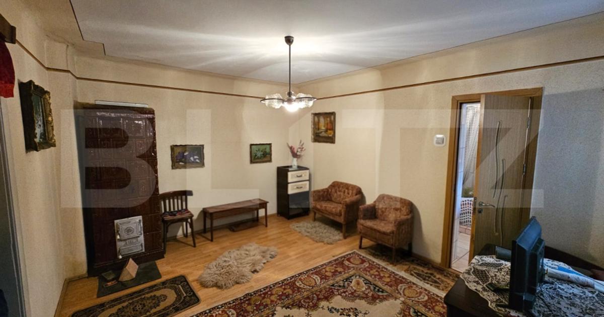 Casă spațioasă cu 4 camere, bucătărie de vară și teren, Cugir
