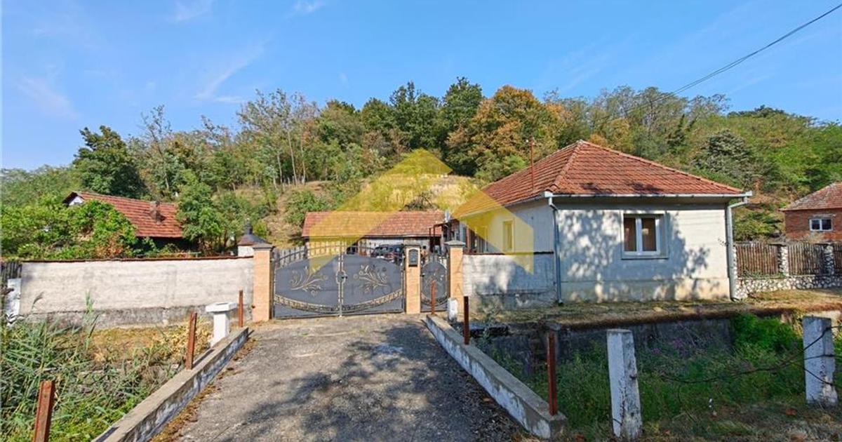 Casa cu teren 2504 mp de vanzare in localitatea Cuias, comuna Savarsin