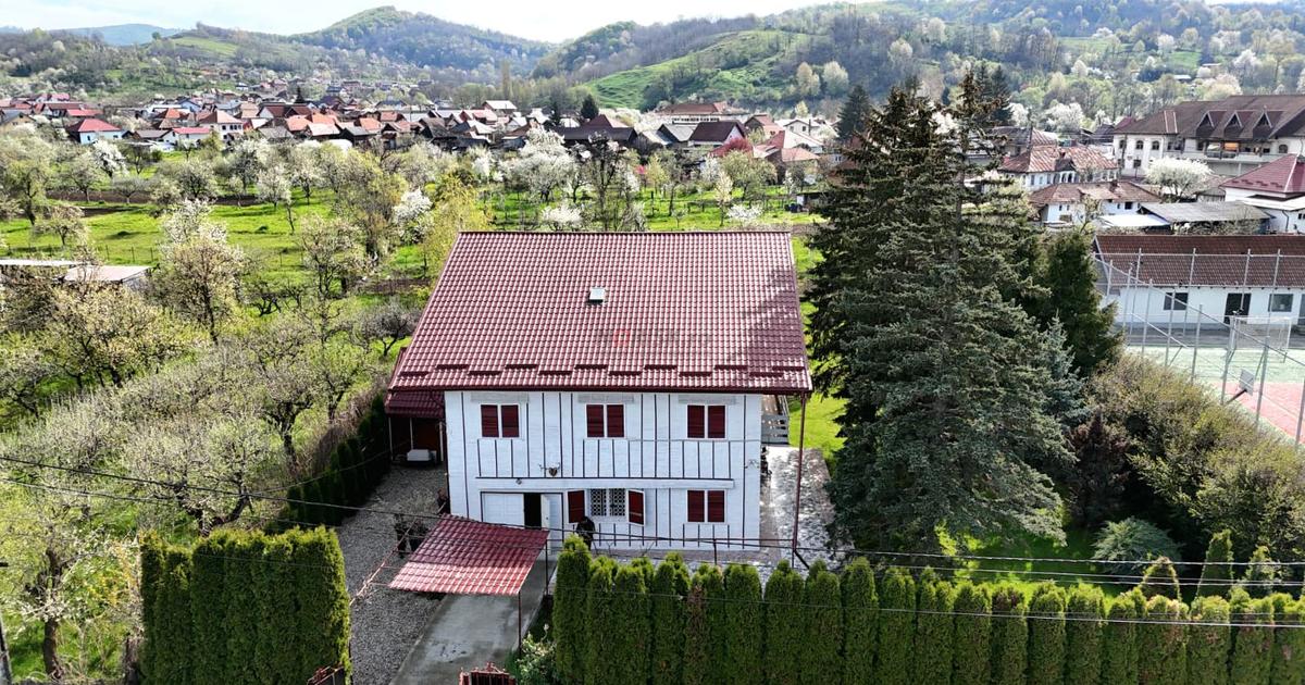 Vila 500 mp, teren 1.632 mp, ideala pentru locuinta sau pensiune