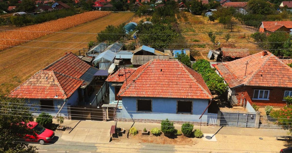 Casă de vânzare – Curtici cu Terasă acoperită