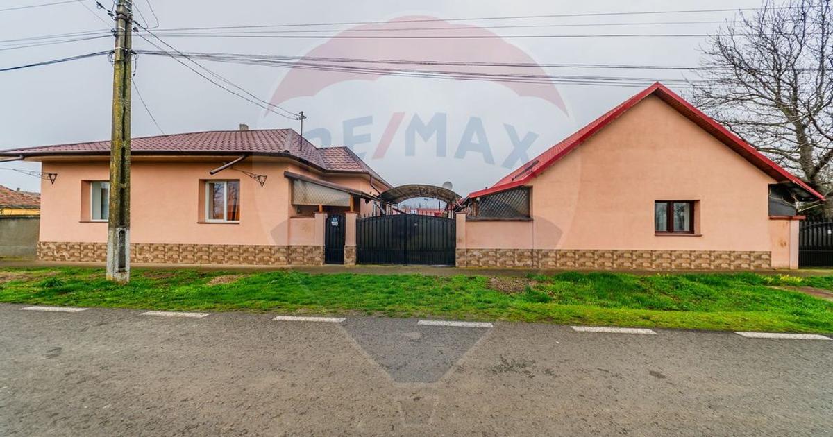 Casă spatioasa cu teren de 2877 mp de vânzare in Iratoșu 0% comision