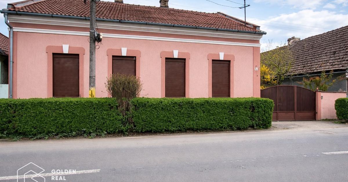 Casa D+P, cu piscina si teren 680 mp, Lipova, comision 0%