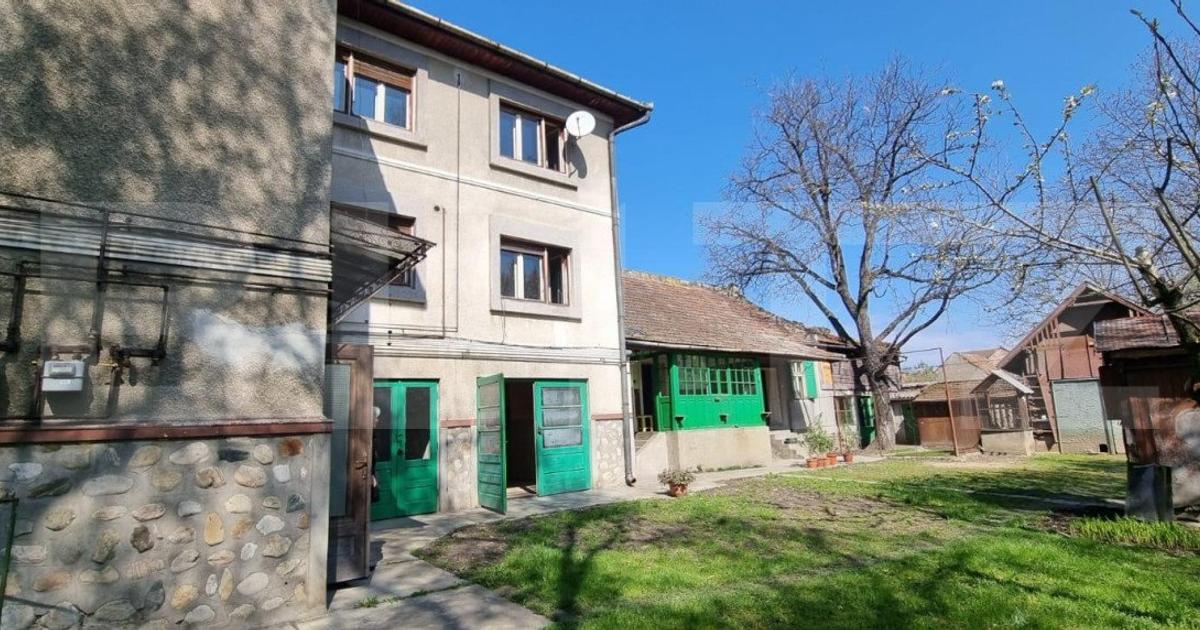 Casa P+2 cu 2 spatii comerciale la parter, in Sebes