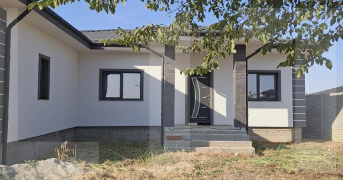 Casă spațioasă cu garaj și teren 700 mp – la roșu sau la cheie