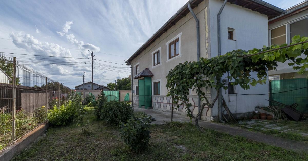 Tartasesti,str. Principala, 3040 mp teren, P+1, casa 1998, deschidere 12 m